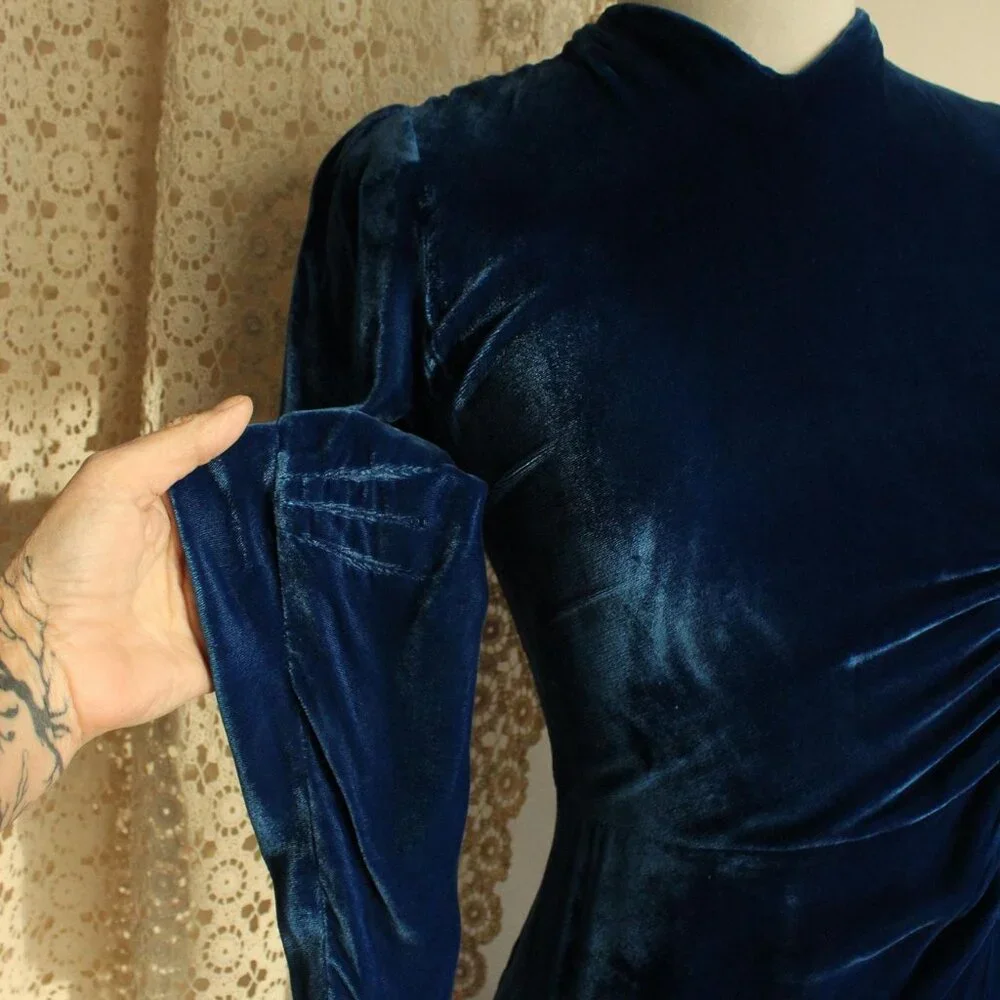 Vintage 1930s Dress, Royal Blue Silk Velvet with side Gathers - Picture 7 of 16